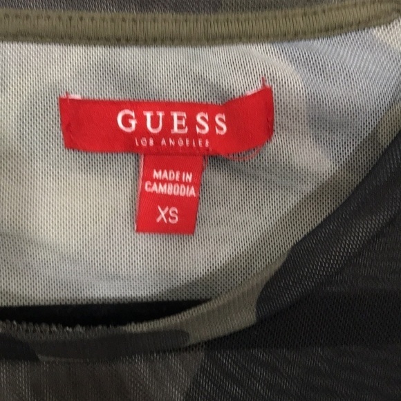 Guess Sheer Camouflage Insignia Baby Cinched Side Tee size XS - Picture 3 of 7